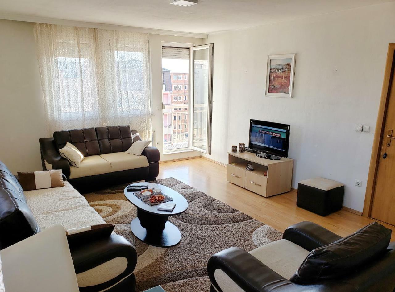 Apartamento Welcoming In Prishtina Pristina Exterior foto